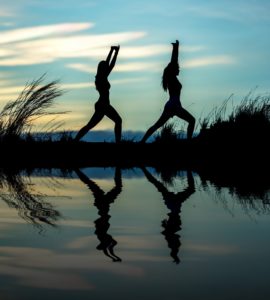 yoga coucher soleil